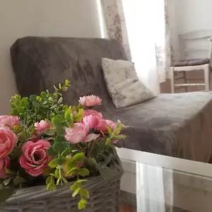 https://joli-t2-de-40m-a-louer-a-le-muy.fr-provencehotel.com